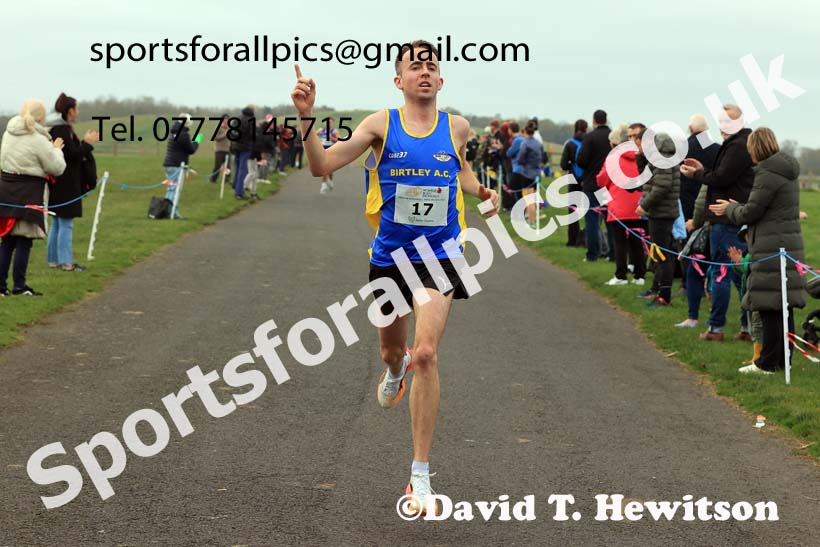 Senior Mens and Womens 2024 Heaton Memorial 10k Road Race, Newcastle Town Moor, Newcastle.   Photo: David T. Hewitson/Sports for All Pics
